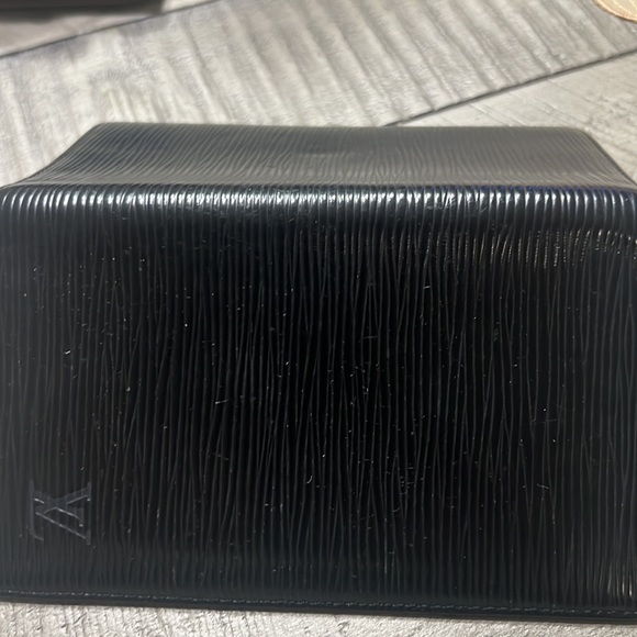 Louis Vuitton | Authentic Epi Long Checkbook Holder - Picture 3 of 4